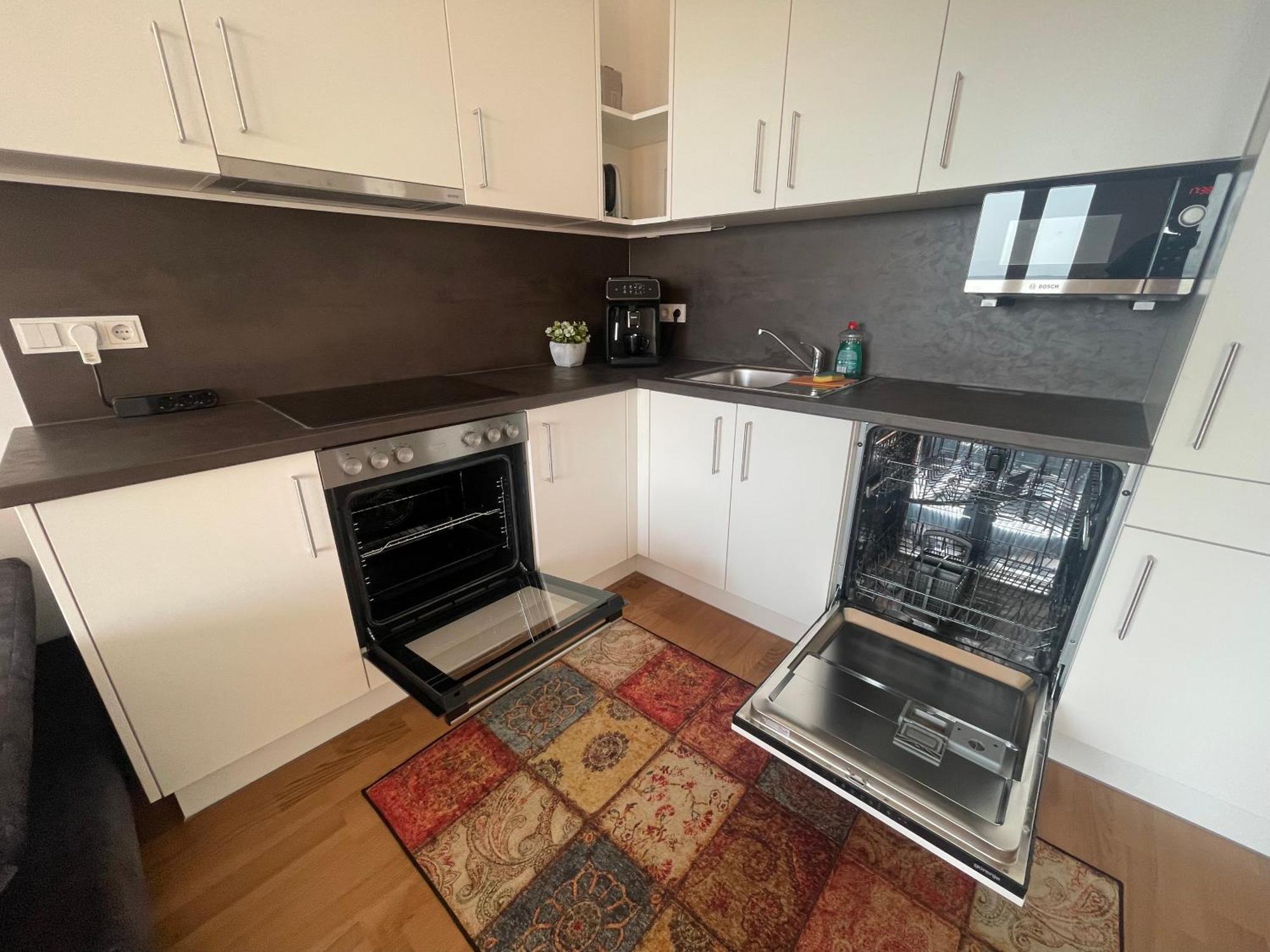Apartamento 100 Qm Penthouse, Self-Check-In, 2 Parkplaetze Graz Exterior foto