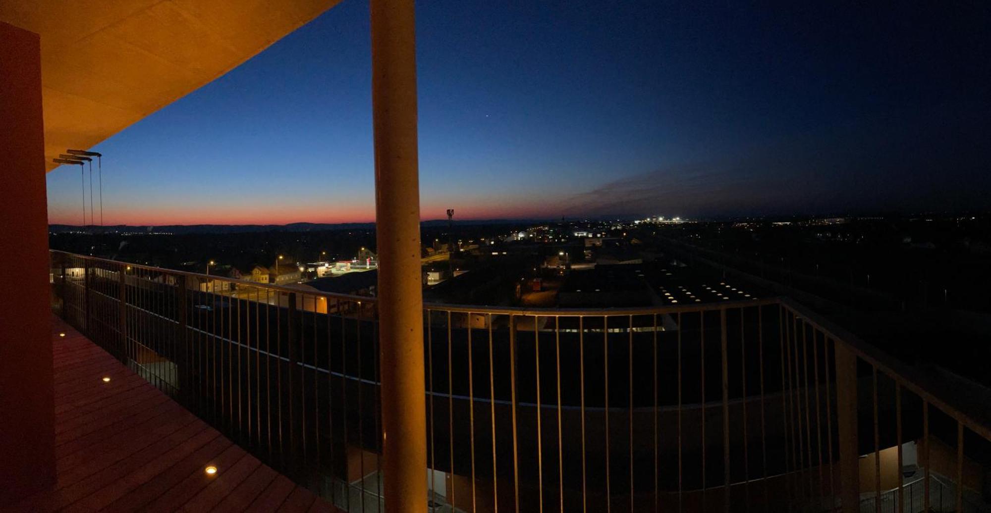 Apartamento 100 Qm Penthouse, Self-Check-In, 2 Parkplaetze Graz Exterior foto