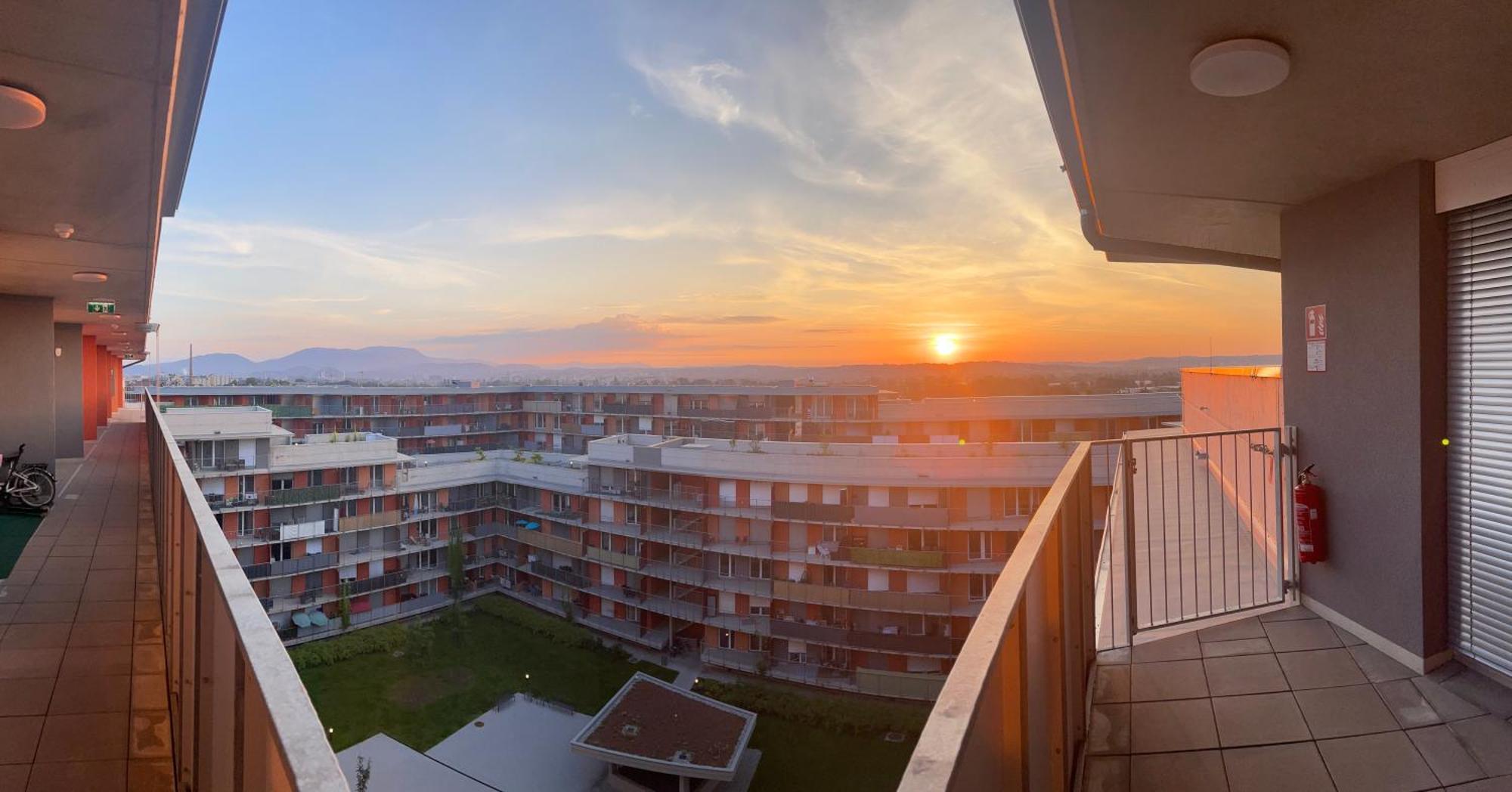 Apartamento 100 Qm Penthouse, Self-Check-In, 2 Parkplaetze Graz Exterior foto