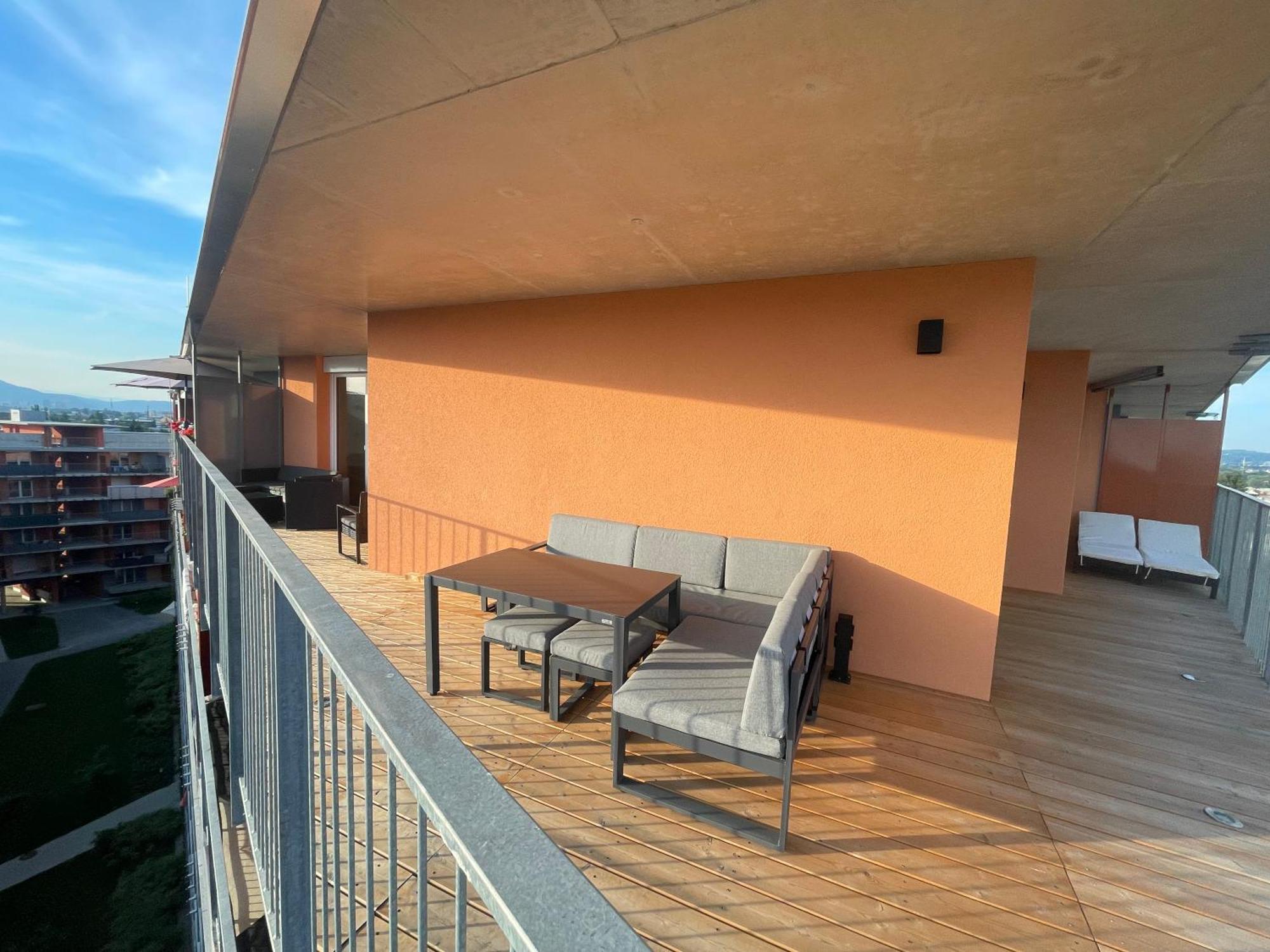 Apartamento 100 Qm Penthouse, Self-Check-In, 2 Parkplaetze Graz Exterior foto