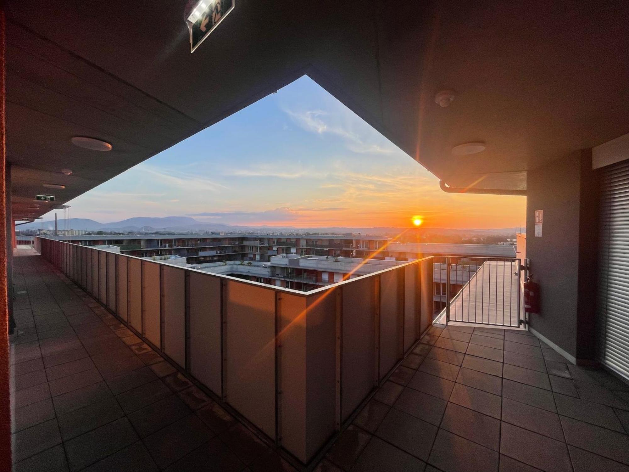 Apartamento 100 Qm Penthouse, Self-Check-In, 2 Parkplaetze Graz Exterior foto