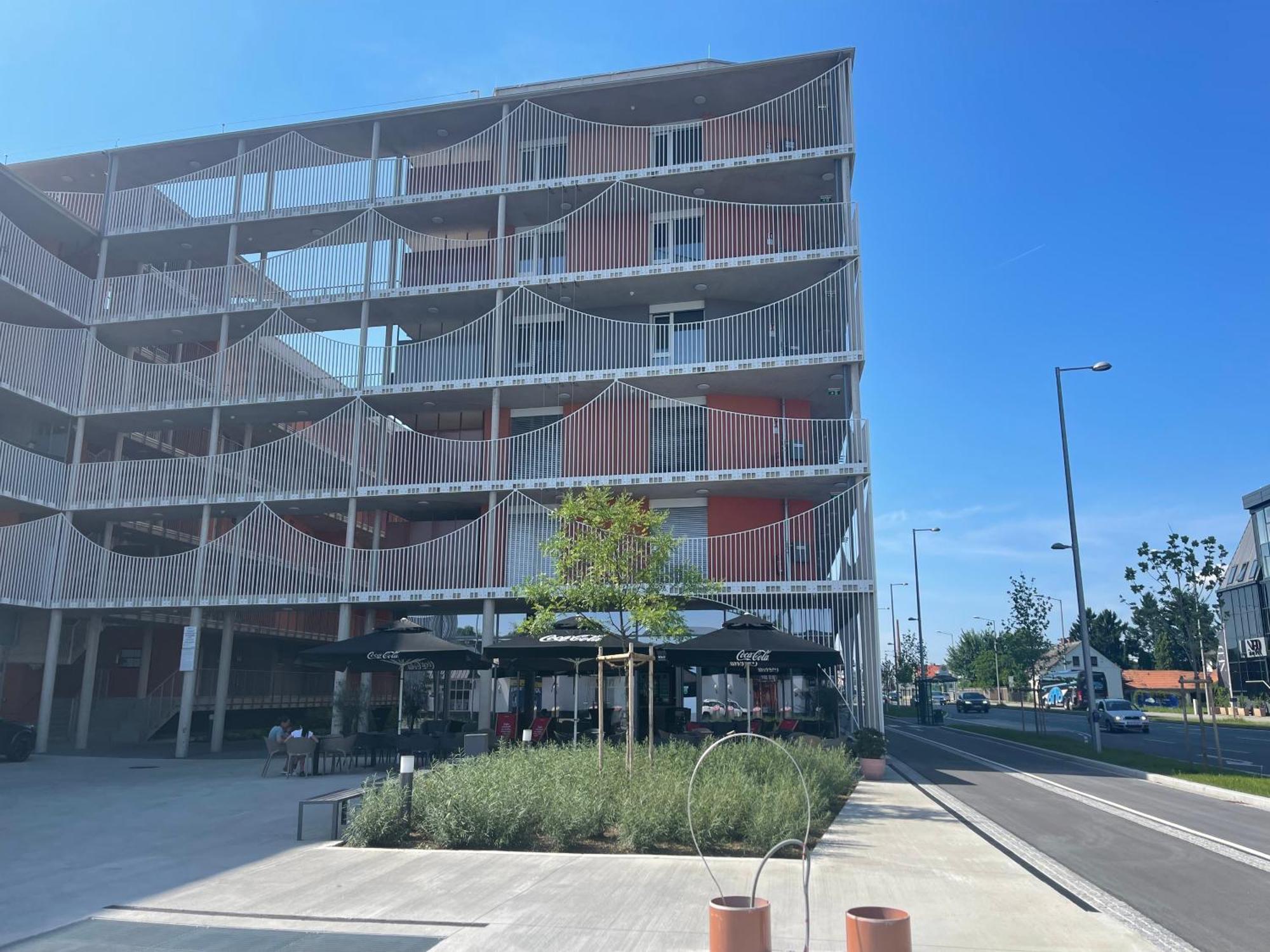 Apartamento 100 Qm Penthouse, Self-Check-In, 2 Parkplaetze Graz Exterior foto