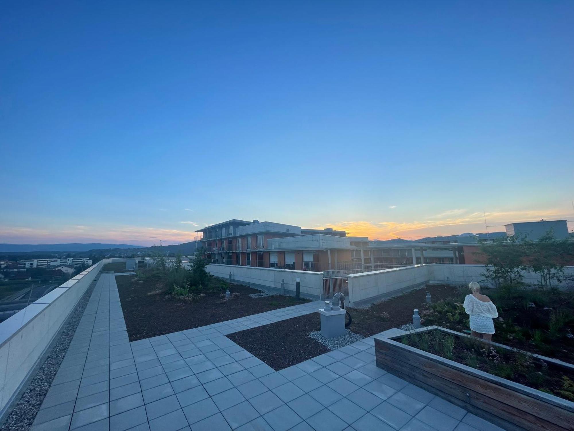 Apartamento 100 Qm Penthouse, Self-Check-In, 2 Parkplaetze Graz Exterior foto
