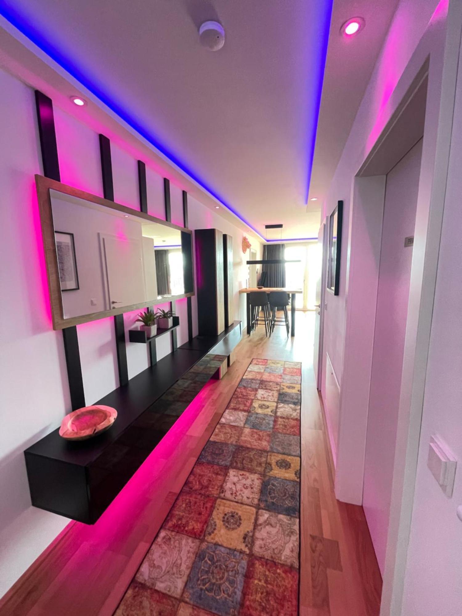 Apartamento 100 Qm Penthouse, Self-Check-In, 2 Parkplaetze Graz Exterior foto