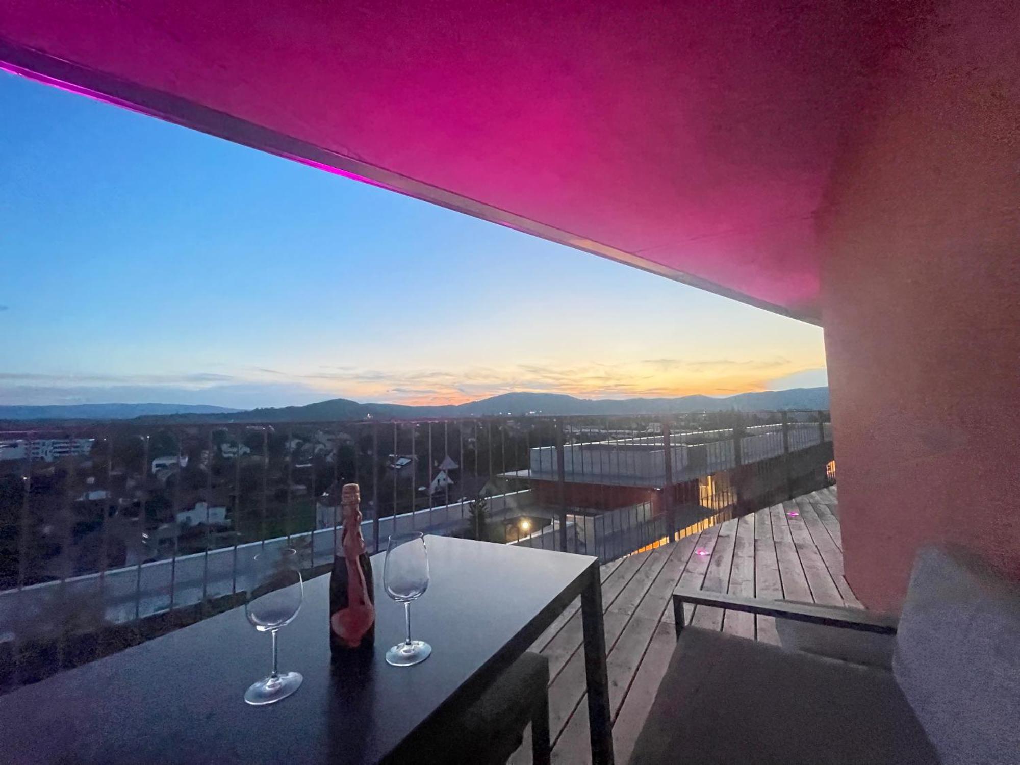 Apartamento 100 Qm Penthouse, Self-Check-In, 2 Parkplaetze Graz Exterior foto