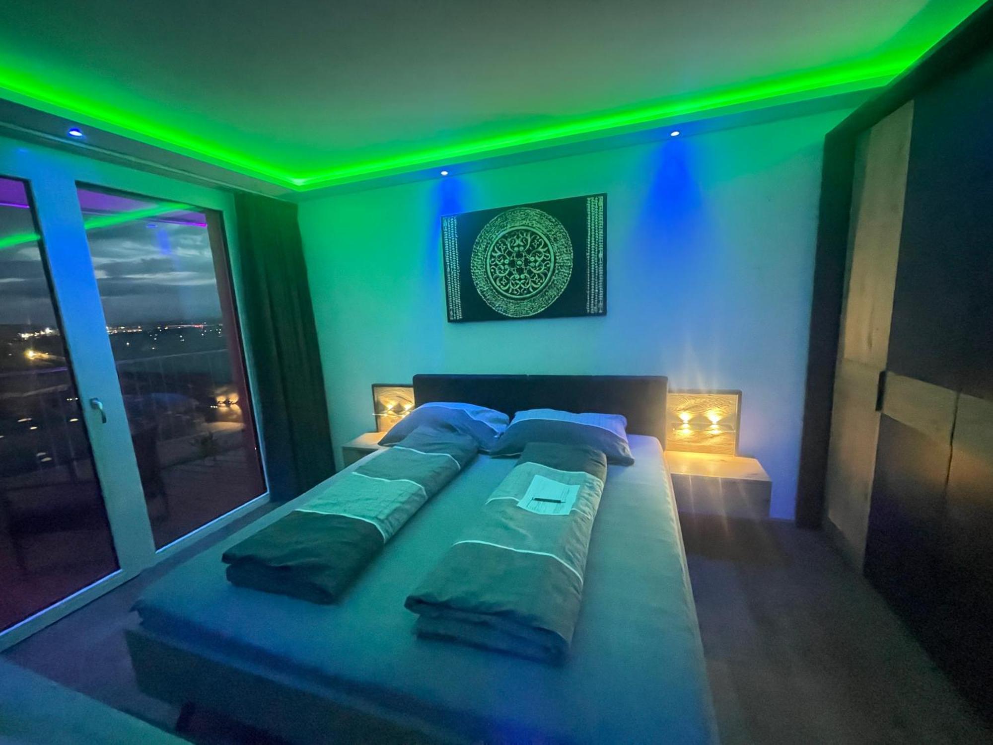 Apartamento 100 Qm Penthouse, Self-Check-In, 2 Parkplaetze Graz Exterior foto