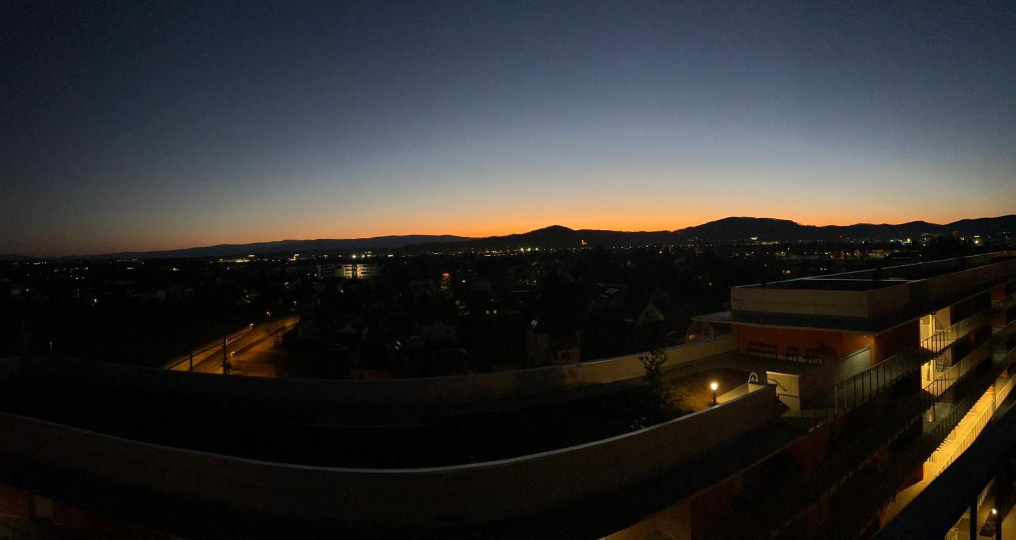 Apartamento 100 Qm Penthouse, Self-Check-In, 2 Parkplaetze Graz Exterior foto